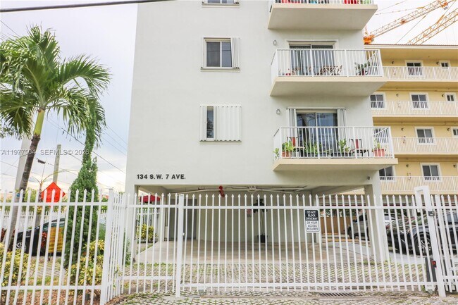 Foto del edificio - 134 SW 7th Ave