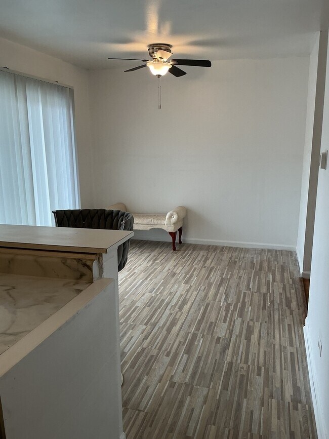 Foto del edificio - 2333 Windsor Ln