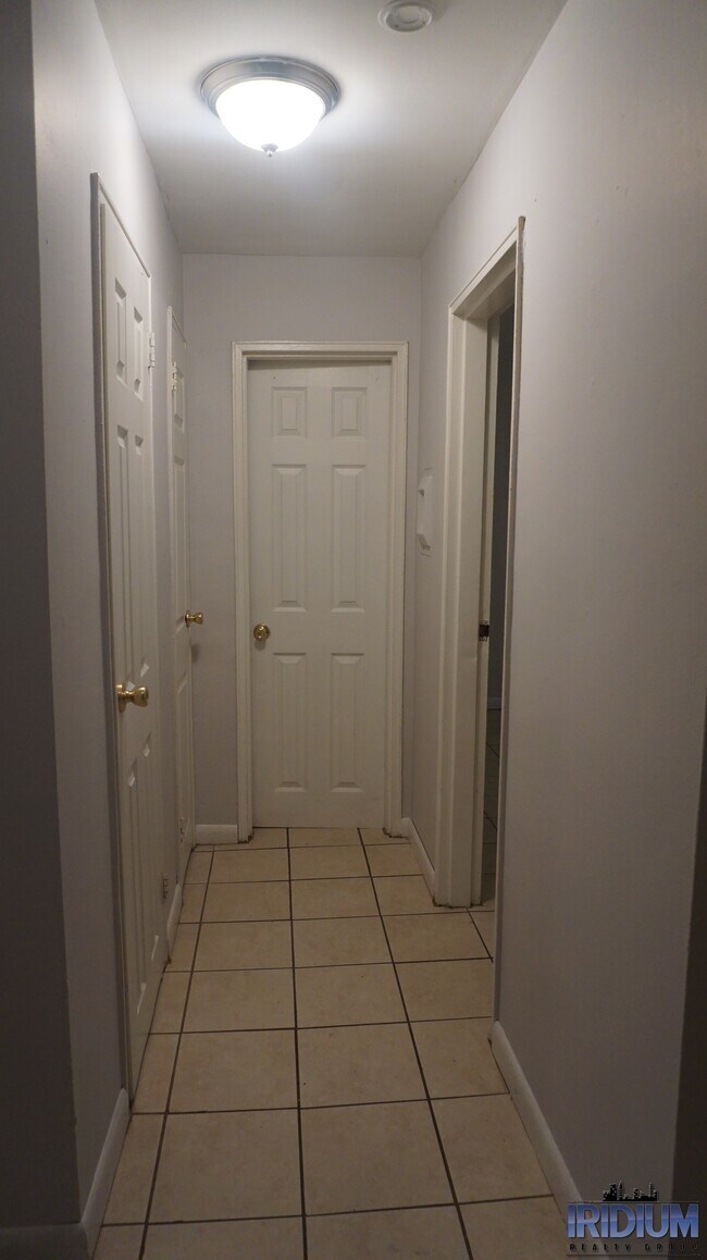 Building Photo - 48 Carteret St