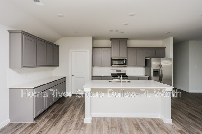 Building Photo - 353 Fire Rock Dr