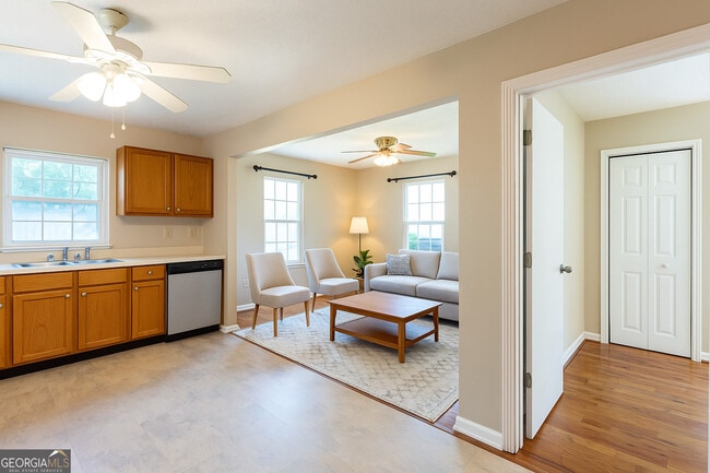 Building Photo - 3172 Humphries Dr SE