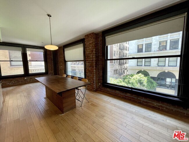 Foto del edificio - 460 S Spring St