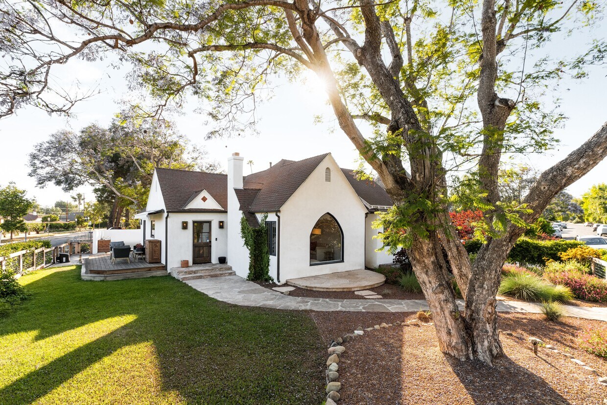 Primary Photo - 203 Calle Manzanita
