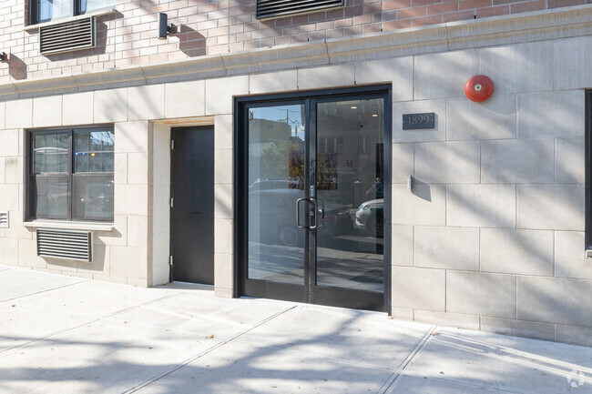 Entrance - La crib