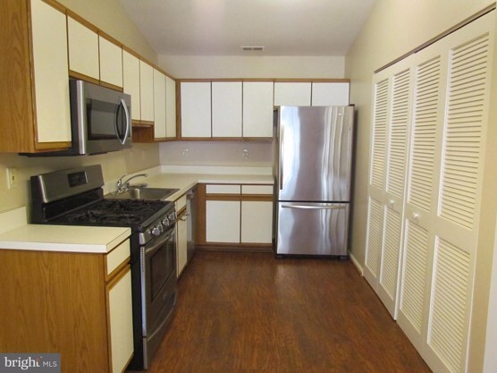 Building Photo - 1830 Vincenza Dr