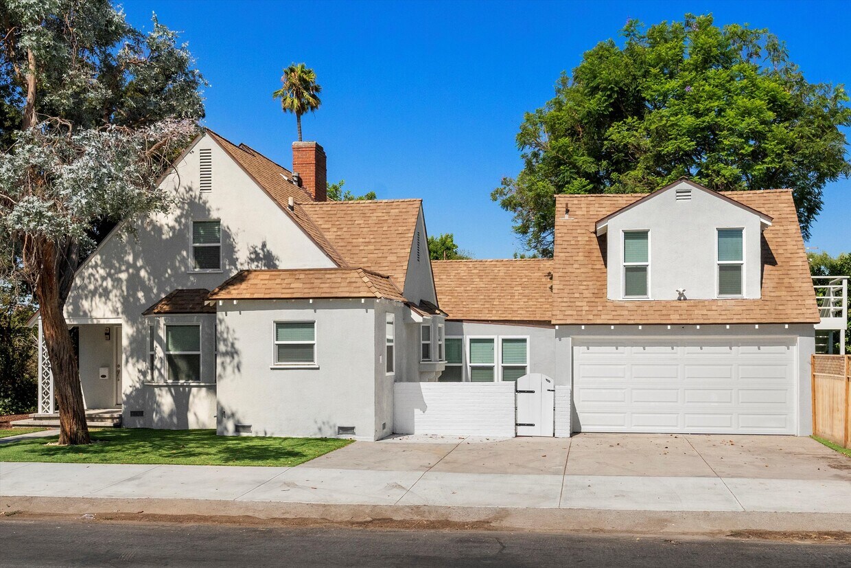 Primary Photo - 5209 Bellaire Ave