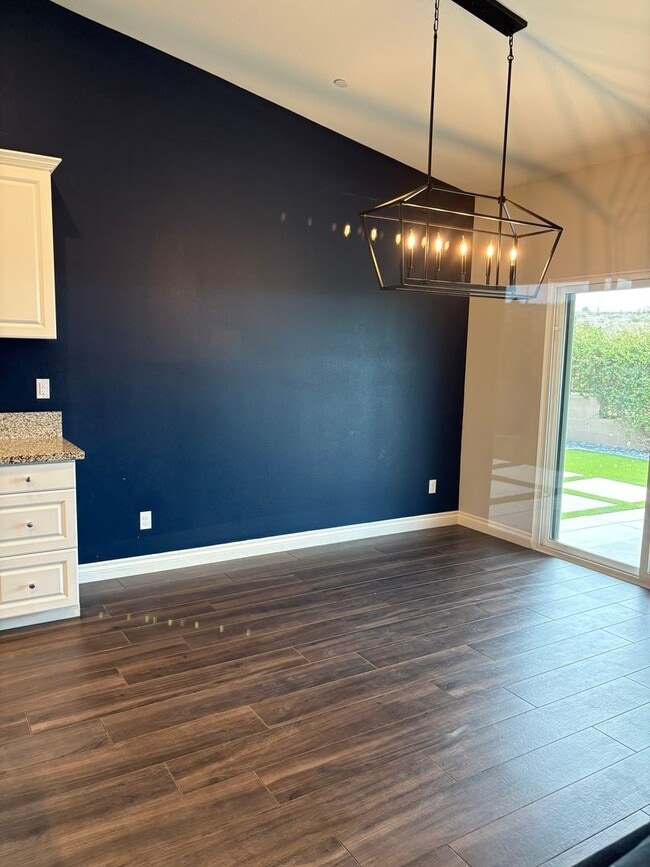 Building Photo - Modern 5-Bedroom Home with Solar – Great C...