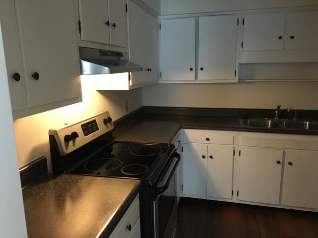 Foto del edificio - 573 Winding Creek Rd