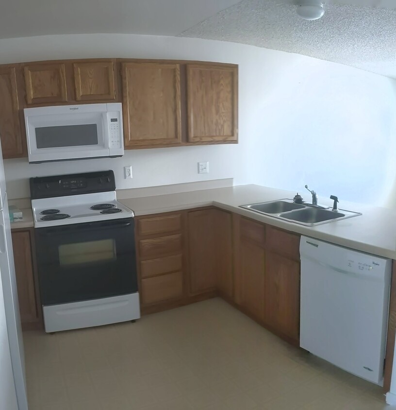 kitchen - 4414 E 12th St