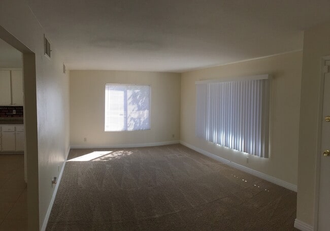Building Photo - Gorgeous 4Bed/2Bath, 1-Story Home located in the West part of the valley