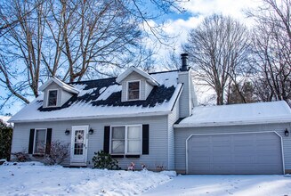 Building Photo - 15 Longwood Dr