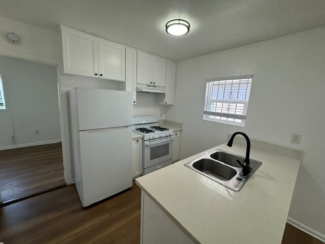 Building Photo - 751 E 76th Pl