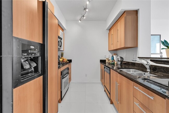 Building Photo - 335 S Biscayne Blvd