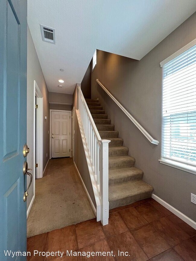 Building Photo - 2 br, 2.5 bath House - 825 Needles Court