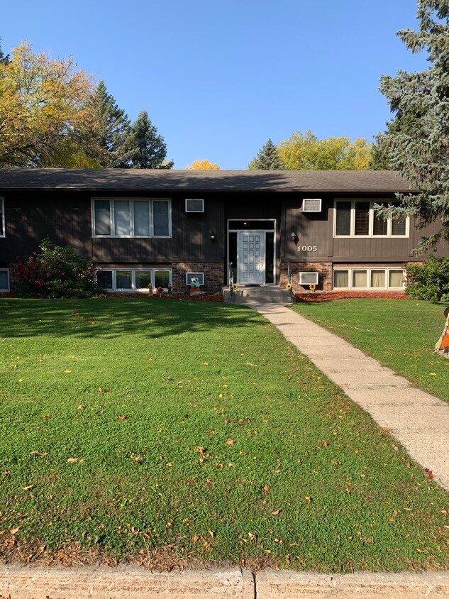 1005 16th St NE, Willmar, MN 56201 Apartments in Willmar, MN