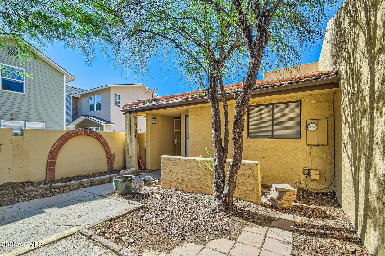 Primary Photo - 3228 W Glendale Ave