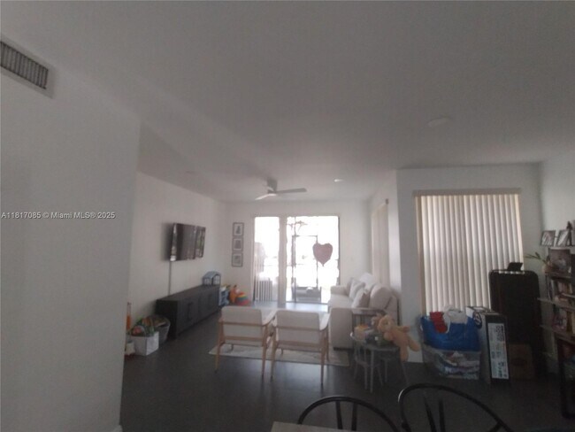 Foto del edificio - 15509 N Miami Lakeway
