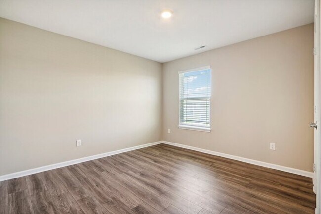 Foto del edificio - Fantastic 5bd/3ba home! Coming soon!