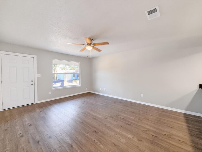 Foto del edificio - 512 Landview Dr