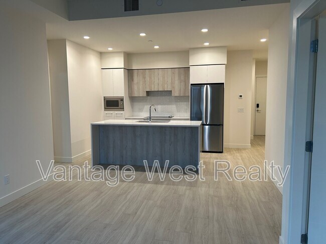 Photo du bâtiment - 406-3699 Capozzi Rd