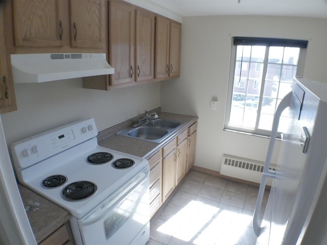 Building Photo - South Park Manor - 297-3