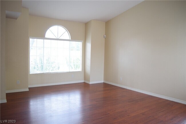 Foto del edificio - 5812 Willowcreek Rd