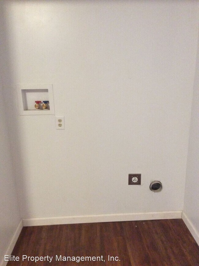 Building Photo - 2 br, 1 bath House - 258 E. King St., Apt. 2