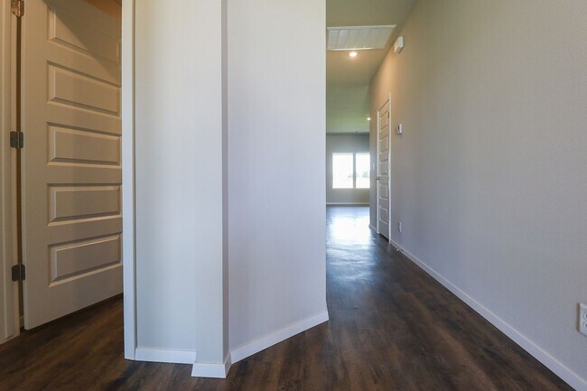 Building Photo - 2 Weeks Free! Beautiful New Construction H...