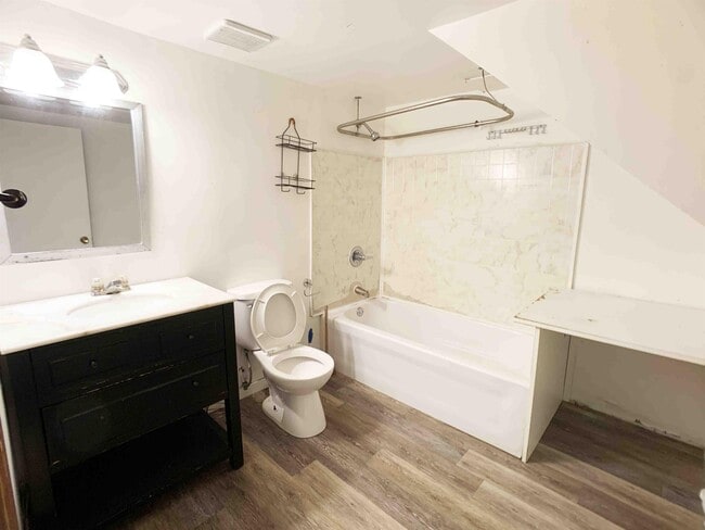 Building Photo - 16 Burke Pl