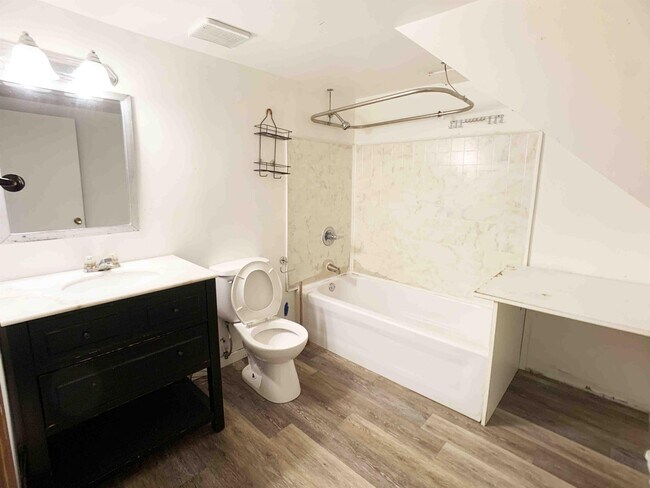 Photo du bâtiment - 16 Burke Pl