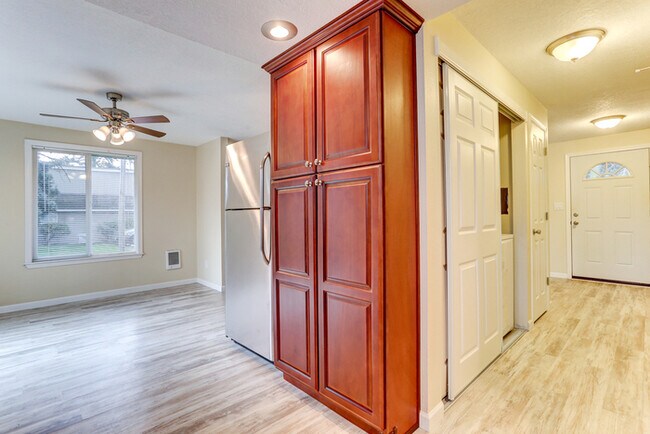 Foto del edificio - Completely remodeled with Washer/Dryer in ...