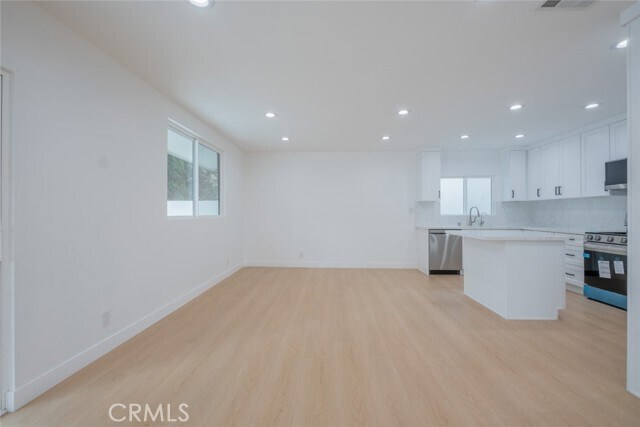 Foto del edificio - 7734 N Glenoaks Blvd