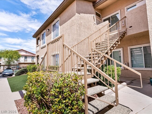 Building Photo - 2305 W Horizon Ridge Pkwy
