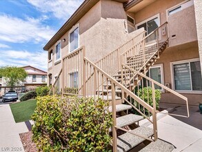 Building Photo - 2305 W Horizon Ridge Pkwy