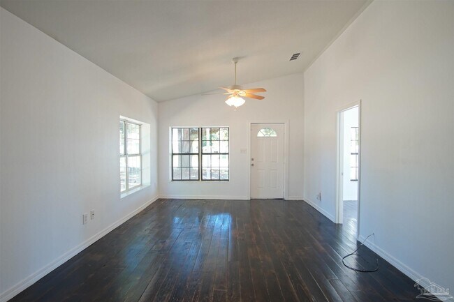 Foto del edificio - 8531 Airway Dr