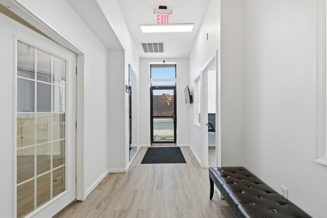 Foto del edificio - 4341 Park Heights Ave