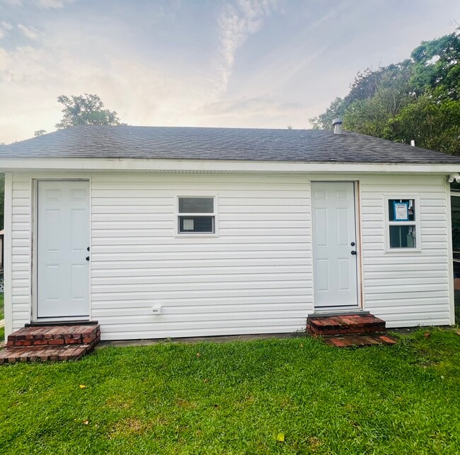 Building Photo - 228 Amelia St