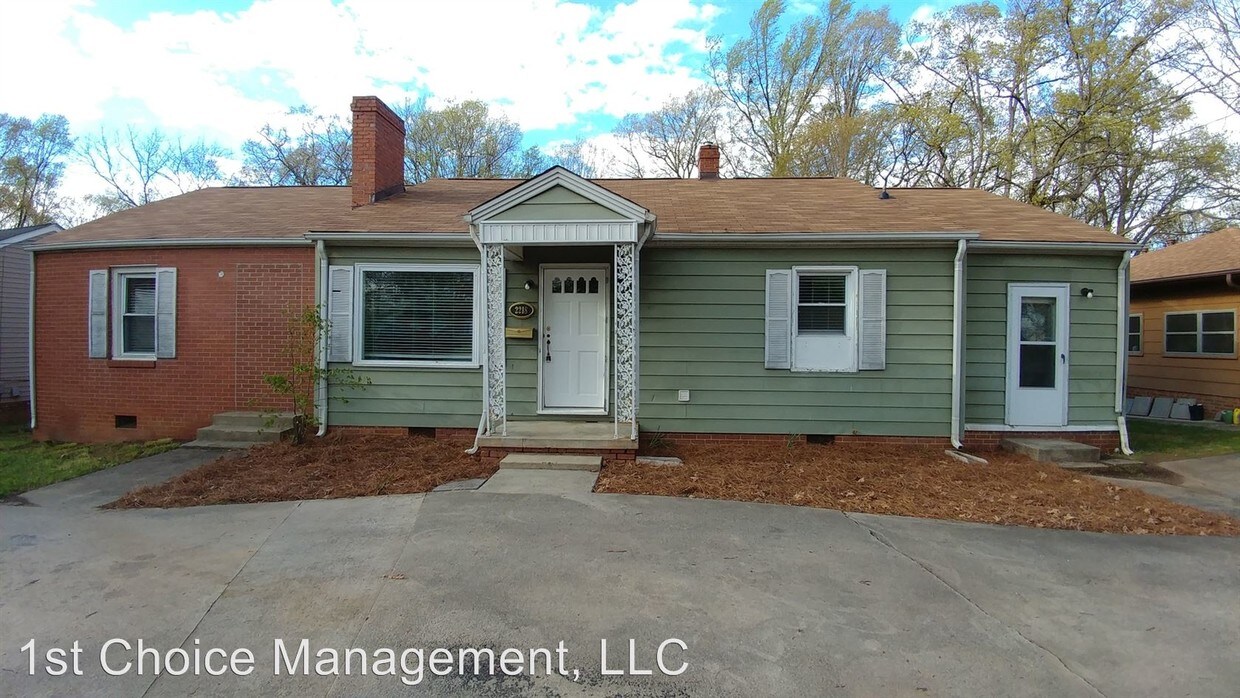 Foto principal - 2218 E Cone Blvd