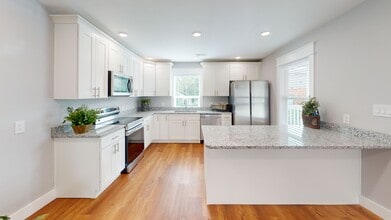 Building Photo - 1726 Forest Ave