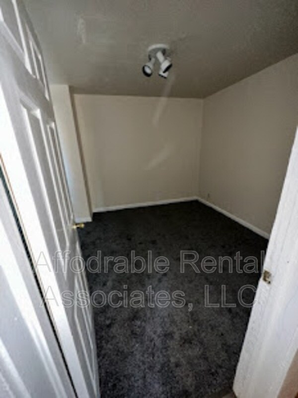 Building Photo - 1560 S 10th St