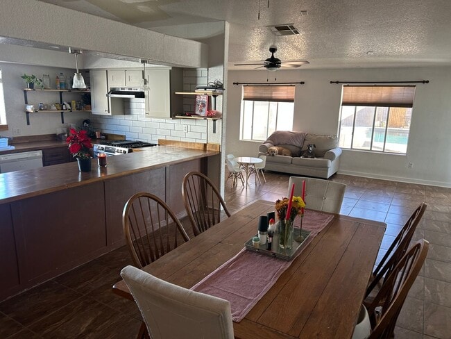 Building Photo - OCOTILLO DESERT POOL HOME!