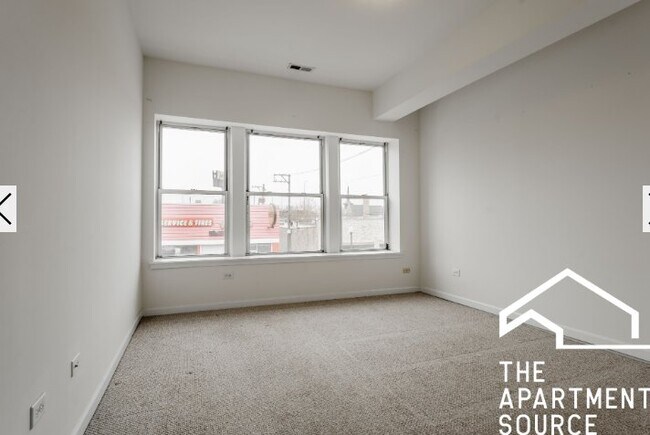 Foto del edificio - 4219 W Irving Park Rd