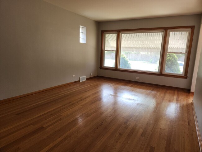 Foto del edificio - 7512 W Touhy Ave