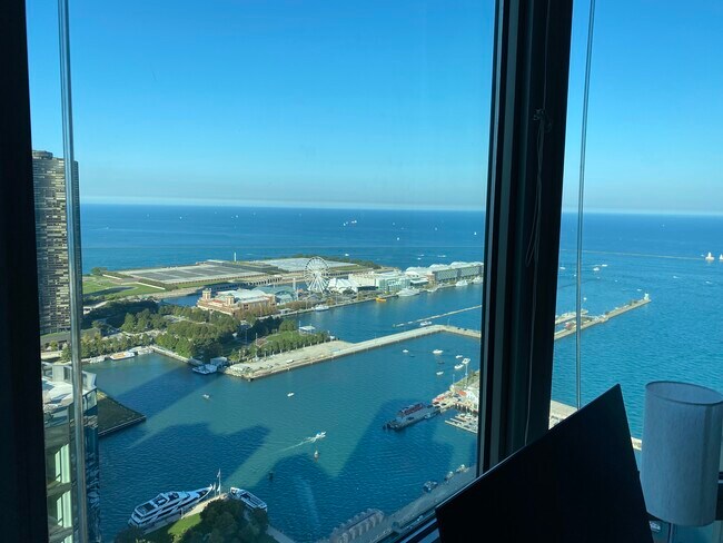 Foto del edificio - 195 N Harbor Dr