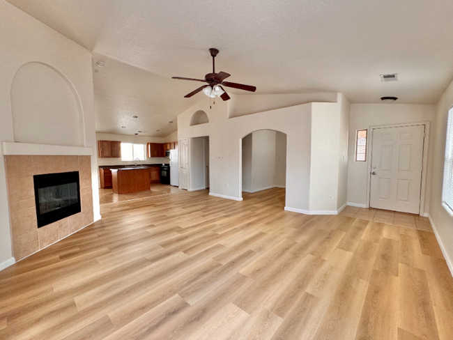 Building Photo - 1125 Toscana Dr SE