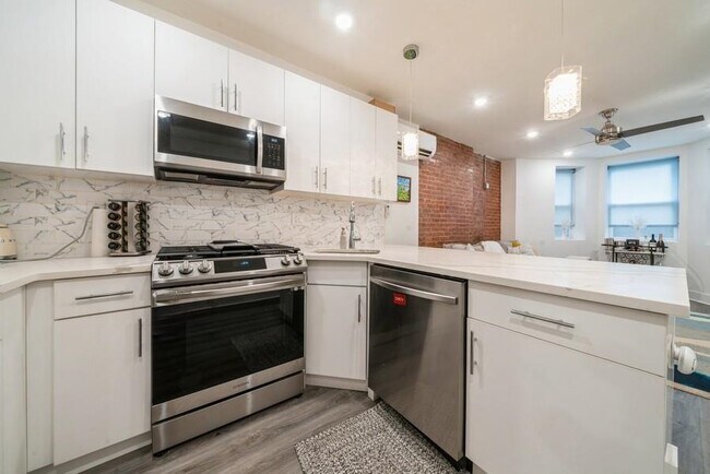 Foto del edificio - 1028 Hudson St