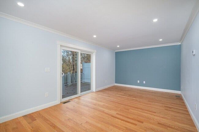 Building Photo - 1 Orchard View Cir