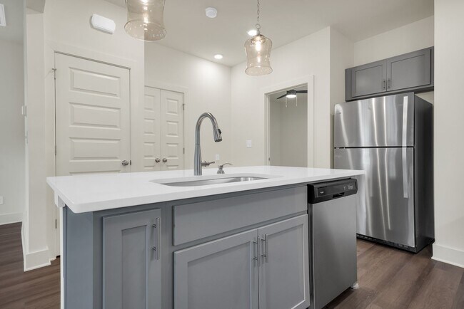 Foto del edificio - 1 Bedroom Cottage with Elevated Amenities!