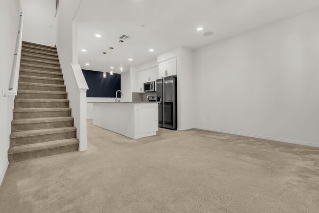 Building Photo - 1520 W 1st St