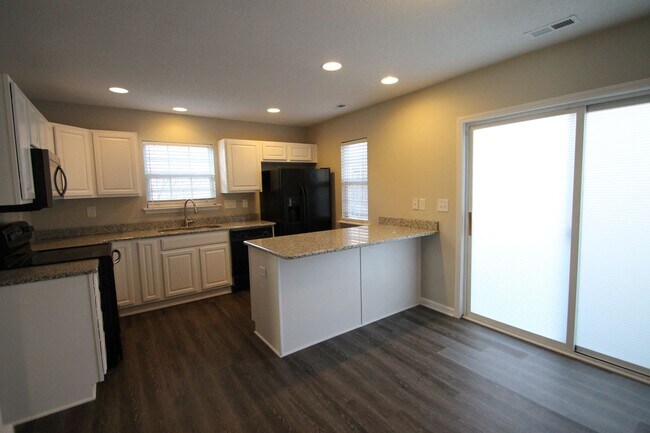 Foto del edificio - 8065 Kennet Ln